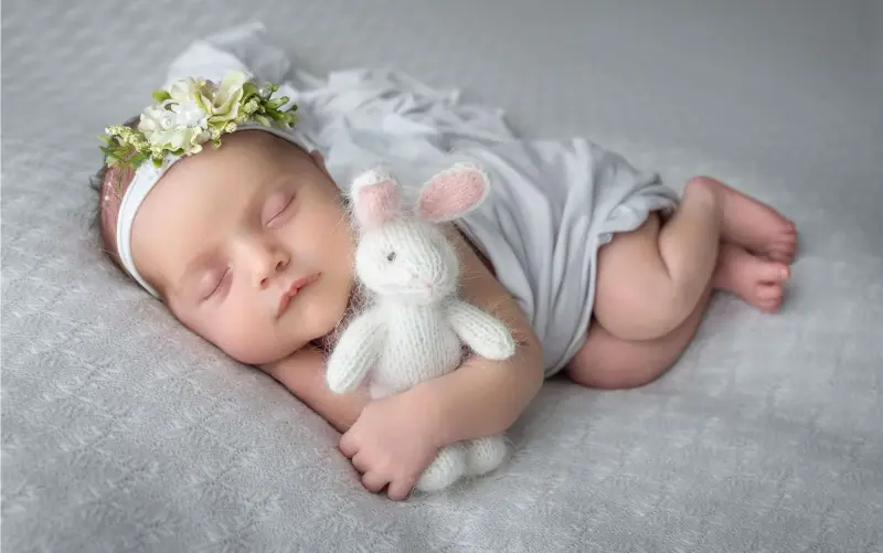 Newborn photography safety setup with stable props and soft layers