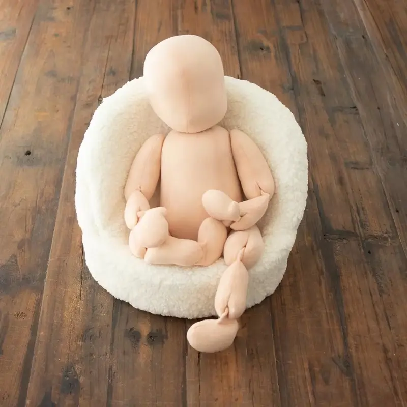 How to Pose Newborns Safely: A Complete Guide for Photographers